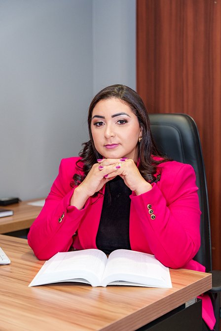 Calina Pires no escritório de advocacia previdenciária